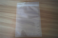 Drie zijverbindings duidelijke plastic zakken die ritssluitingszak verpakken met hangen gat