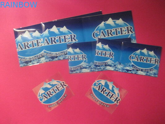 De Fles van de mineraalwaterdrank krimpt Koker die Blauwe Hitte drukken