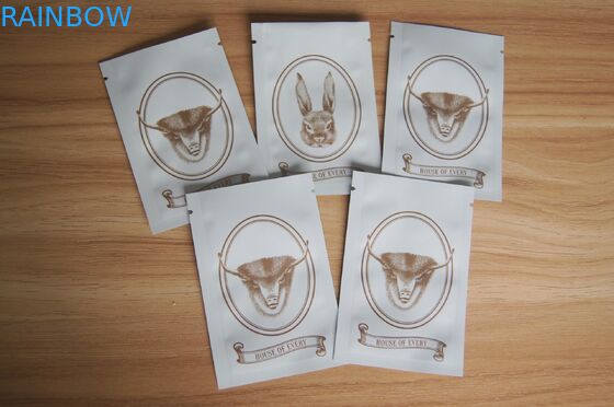 Drie zij verpakkende zakken van het verbindingszaad/van het de verbindingskruid van de steen witte greep het welriekend mengsel van gedroogde bloemen en kruidenzak