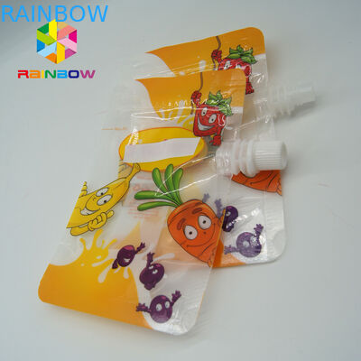 De duidelijke drank spoot zakken, plastic vloeibare tribune op zak met spuitenbovenkant