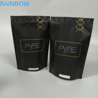 De onkruidzakken staan de Jongens van de Zakwildernis Één op Pond Duidelijke Voorzijde voor het Poeder van het Tabaksblad