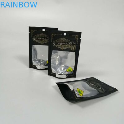 De onkruidzakken staan de Jongens van de Zakwildernis Één op Pond Duidelijke Voorzijde voor het Poeder van het Tabaksblad