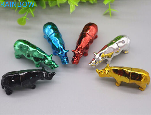 Het mannetje voert de hele nacht 3D het Effect van de Pillenkaart Gekke 69 Rinoceros 7 de Vertonings Met een laag bedekt Document van Capsule uitKaarten Vakje en Plastic Inham