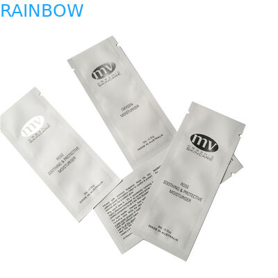 De witte gedrukte skincare kosmetische verpakkende sachets van de zakkenembleem aangepaste vloeibare vochtinbrengende crème