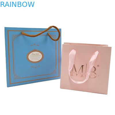 Witte kraftpapier Winkelen Kleding Cosmetische Parfum Gift Bag Luxe Handle Custom Logo Printed Paper Bag voor kleding