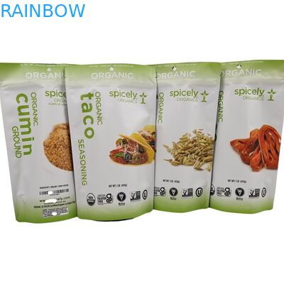 Verpakking van plastic snackzakken met een scheurmarkering voor een gemakkelijke weergave en wegwerp