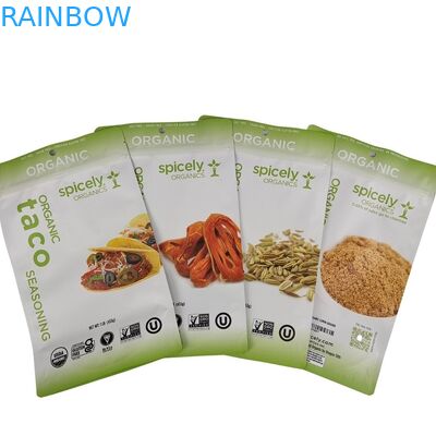 Verpakking van plastic snackzakken met een scheurmarkering voor een gemakkelijke weergave en wegwerp