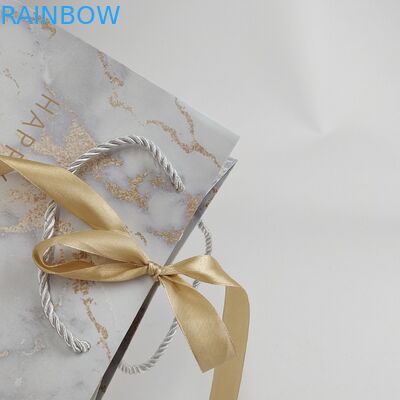 Gepersonaliseerde papieren zakken Biologisch afbreekbare papieren zak voor winkelen Met logo-drukwerk