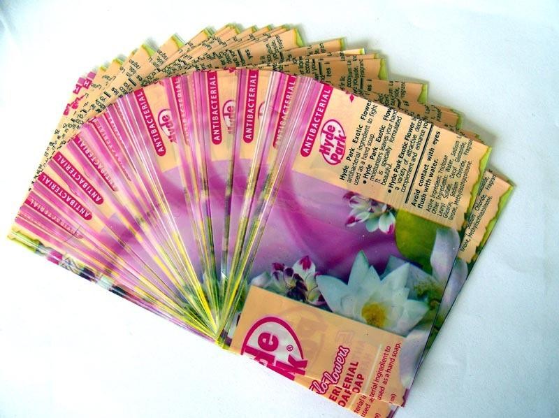 Vriendschappelijke Eco - krimp Kokeretiketten voor pvc van de Shampoofles/HUISDIER krimpen Omslag