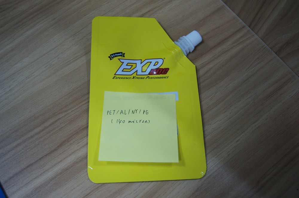 De gelamineerde Tribune spuit Zak omhoog Verpakking met de Zij Verpakkende Zak van de Spuiten Smeerolie