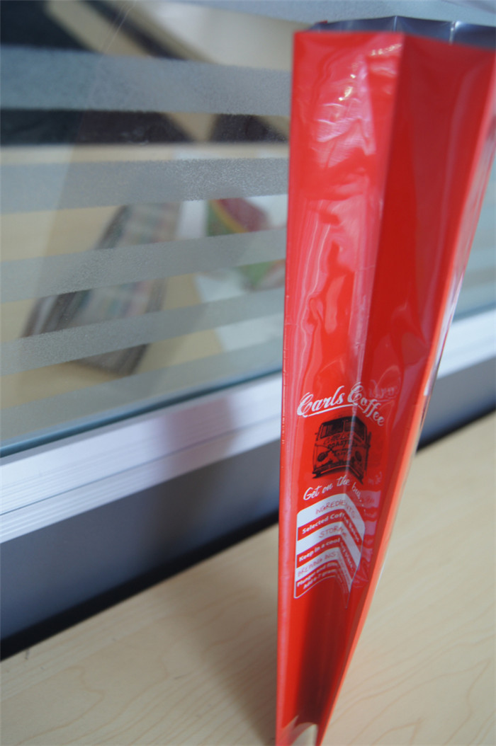 Aangepaste zij de koffiezakken van de hoekplaataluminiumfolie met klep, rode groen