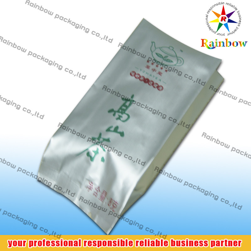 HUISDIER /AL/PE Tribune op Theezakjes die met Zijhoekplaat verpakken