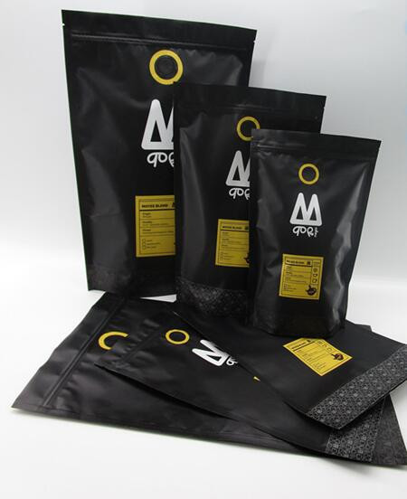 De biologisch afbreekbare van de de Foliezak van Koffiebonen Verpakkende Tribune omhoog voor KruidnagelsCacaobonen