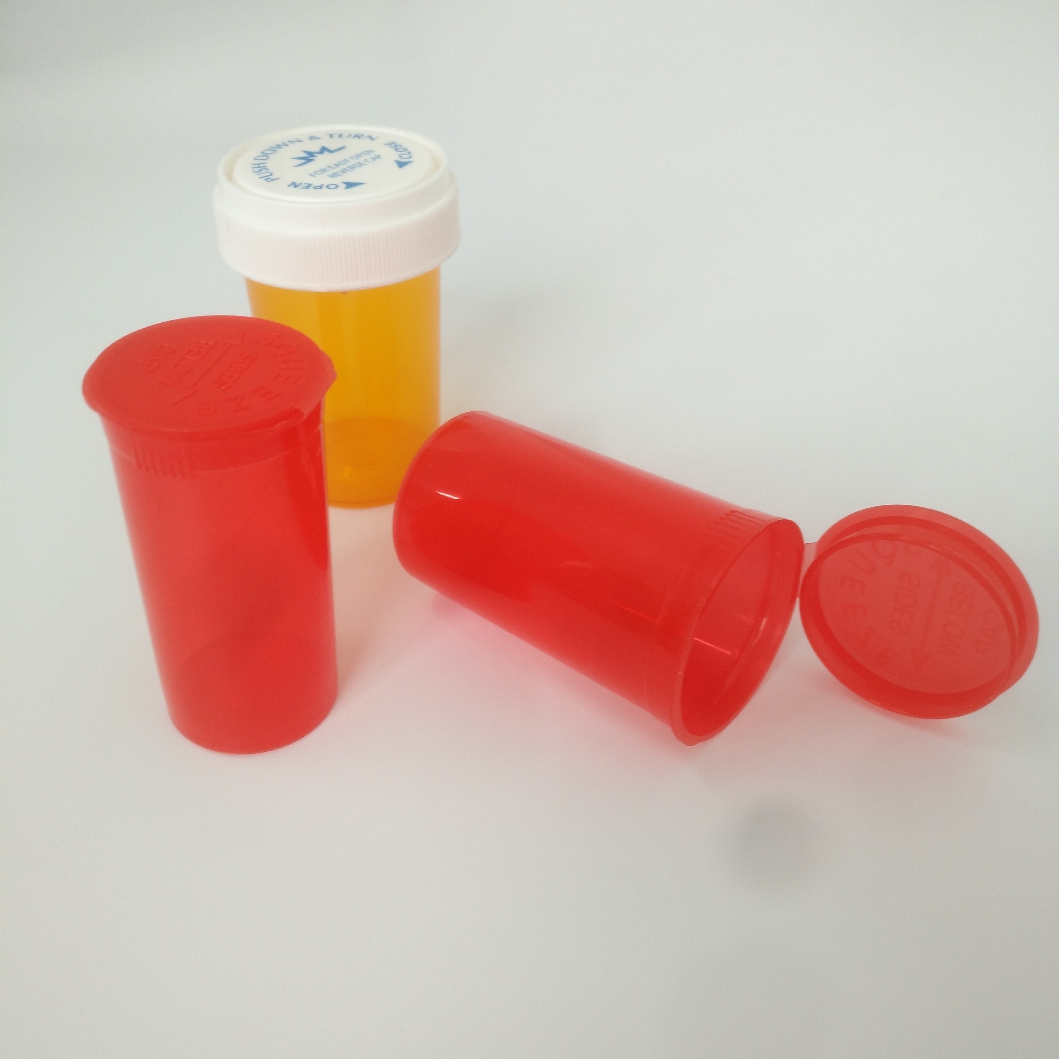 kinderdichte plastic potten voor chemische verpakkingen