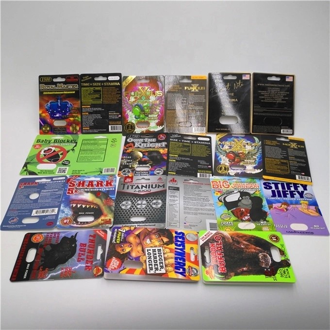 Vrouwelijke Versterkerspillen die het Vakje van de Kaartenvertoning met van de de Pillencapsule van de Embleemdruk Verpakkend het Document Kaart en Vertoningsvakje verpakken