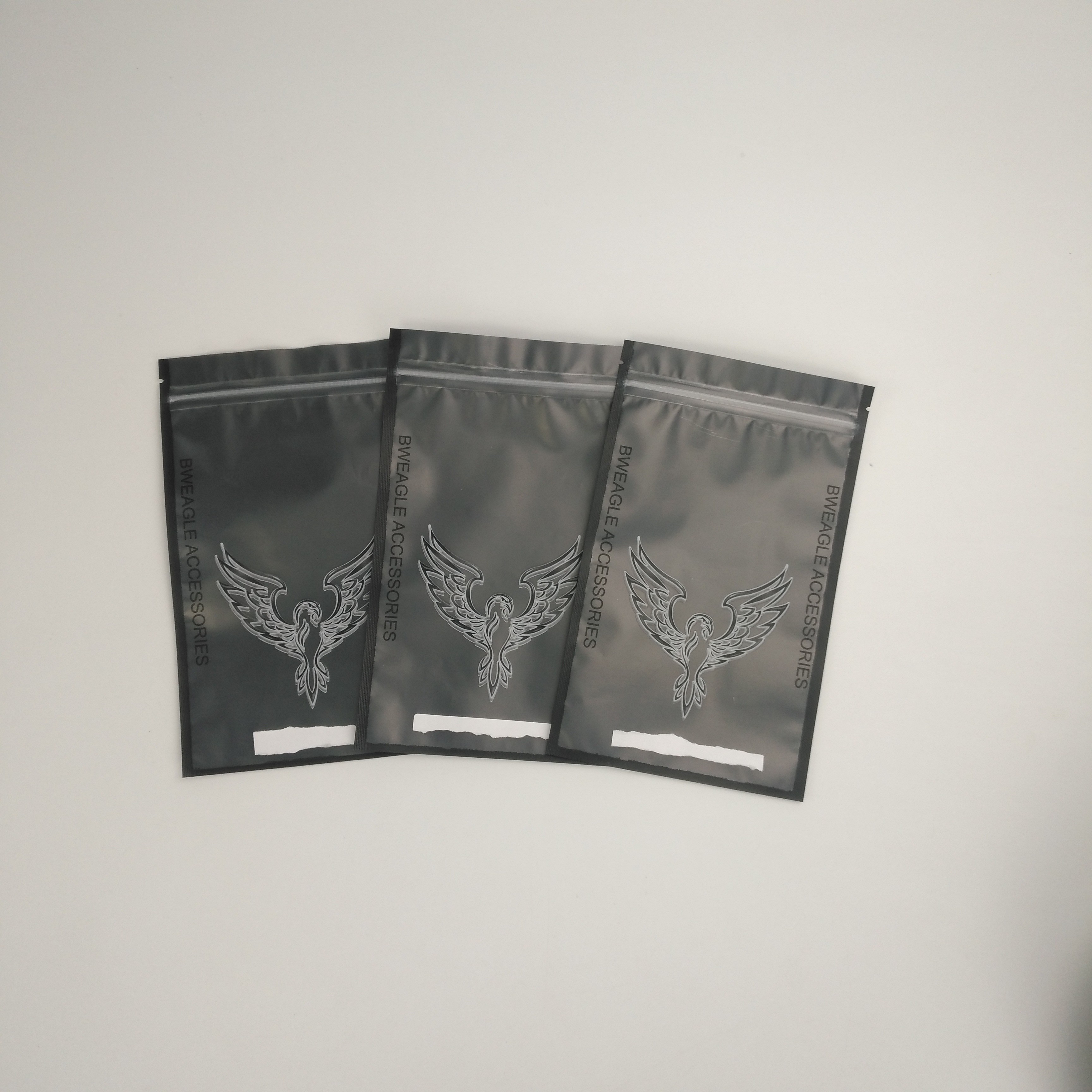 Aangepaste Glanzende Oortelefoontoebehoren die de Hoofdtelefoonshoofdtelefoons verpakken die van Zakoortelefoons Zakken met Douaneembleem verpakken