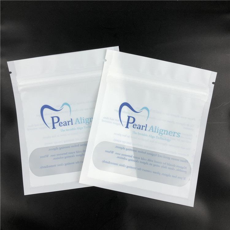 De tandaligners van de Steunenparel de Ritssluitingszakken van Mylar zien door Kraftpapier VMPET