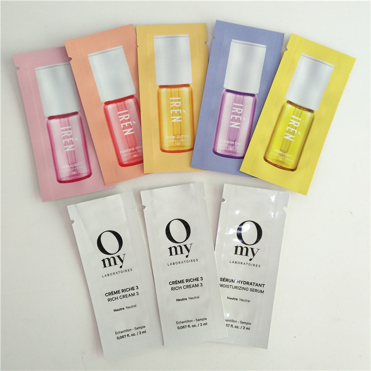 Hitte - verzegelde van de de Sachets Vlakke Zak van de Schoonheidsmiddelensteekproef Verpakkende Folie 3 van Mylar de Zakken van de Kantenverbinding